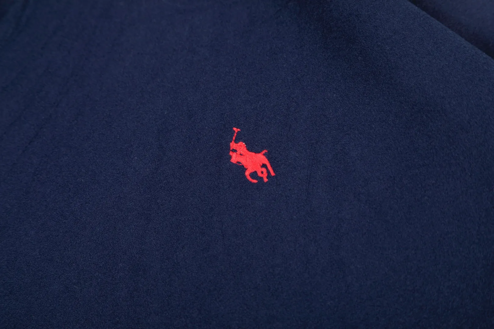 P190 Top quality" Style number: DS606# (not off the shelves all year round) [Ralph Lauren half turtleneck solid color pony embroidery logo basic round neck long sleeves] ✅Ralph Lauren Ralph Lauren classic basic versatile unisex half turtleneck pullover German velvet long sleeves ✅Main supply platform live broadcast Wholesale entities Replenish when out of stock Not off the shelves ✅ZP quality 1:1 version Scan the code to enter the GF website Counter quality ✅Detailed quality The only one in Guangzhou 280g German velvet fabric is comfortable and warm. It focuses on high-end and cost-effective. Needless to say good quality. ✅The version is restored to the original order. The maximum size can be worn up to 180 pounds. Loose, comfortable and stress-free. ✅The upper body is simple and easy to match. A must-have item for ootd. Good-looking clothes are never picky. A must-have in couples' wardrobes. Size: